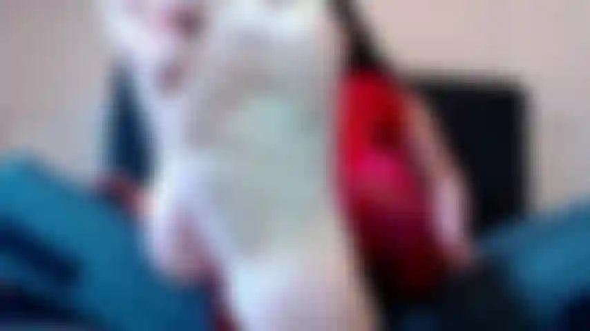 Le mie perfette piante rugose direttamente sul tuo viso. Non ti fa solo pulsare il cazzo per l'eccitazione? Voglio che adori queste suole perfette.