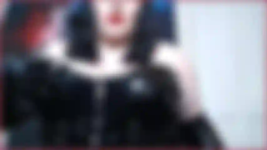 Debole per le grandi tette naturali.