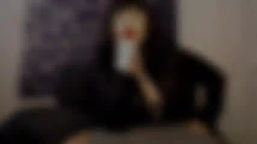 Lucida la mela per padrona.