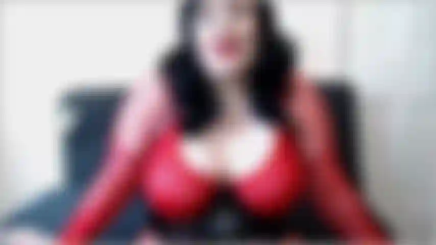 Quel dado tra le tue gambe ti rende inutile. Inutile a tutte le donne. Non è altro che un piccolo clitoride raggrinzito e nessuna donna lo vorrebbe da nessuna parte vicino alla sua figa.