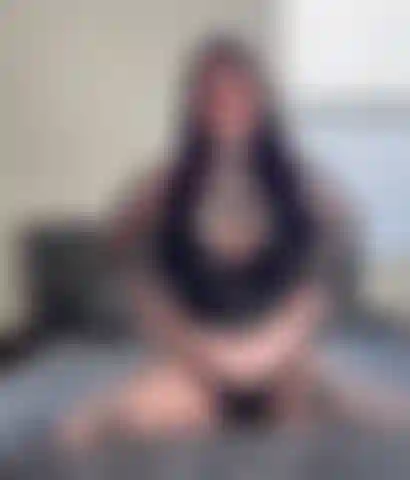 Una sgualdrina gotica focosa che mi fa godere.