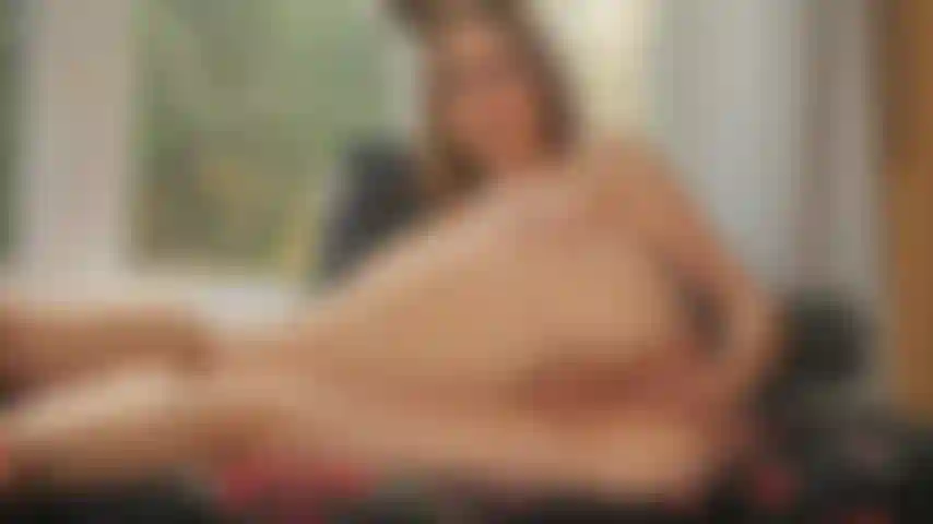 Orgasmo con plug anale a coda di scoiattolo.