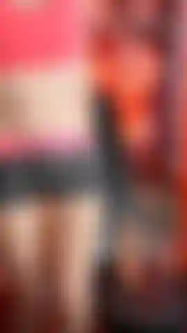 Cavalco un dildo in palestra.