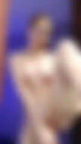 Dildo alla finestra.