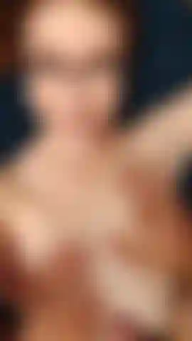 B/g olio tra le tette + sborra sulle tette.