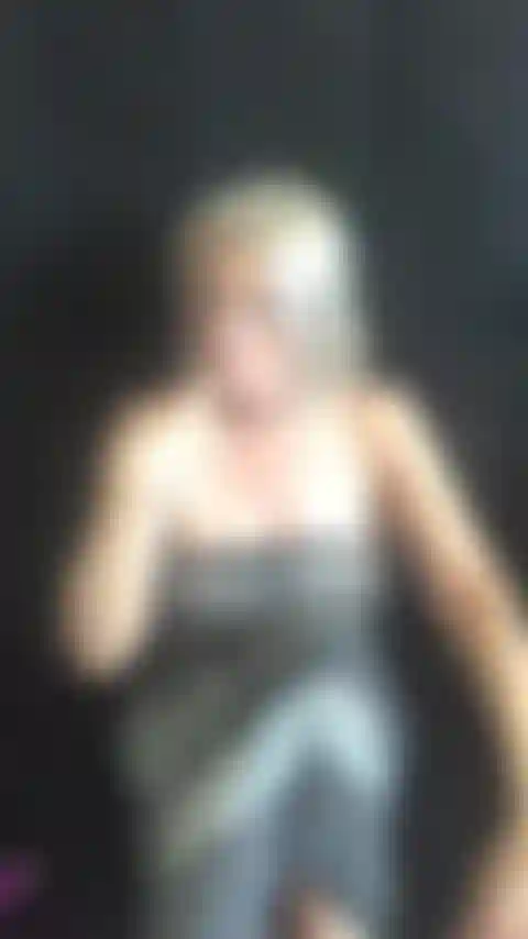 Miss moon si strofina la figa.