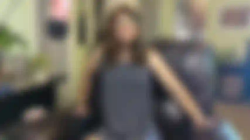 Linzy19 che inserisce il mio buttplug e mostra quel culo.