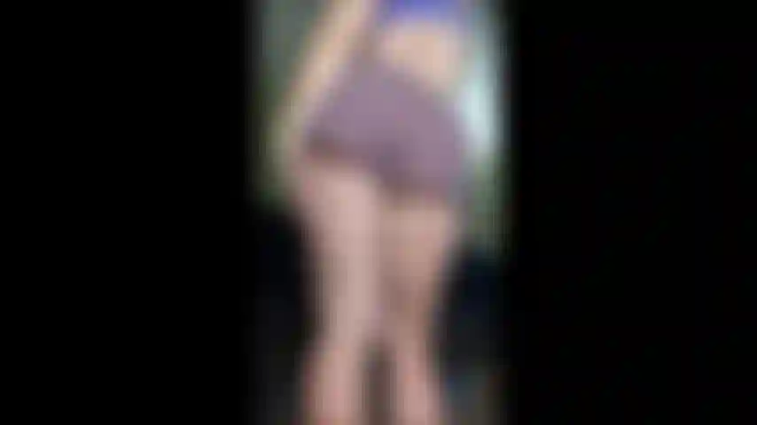 Il mio buco è la tua anima, uno spogliarello.