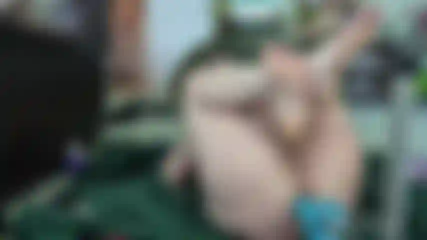 Big orgasm and lots of TOEEWSSS while I get holed by  my fuck machine!