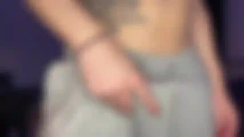 Pantaloni della tuta tgirl [sborrata in primo piano estremo 4k].