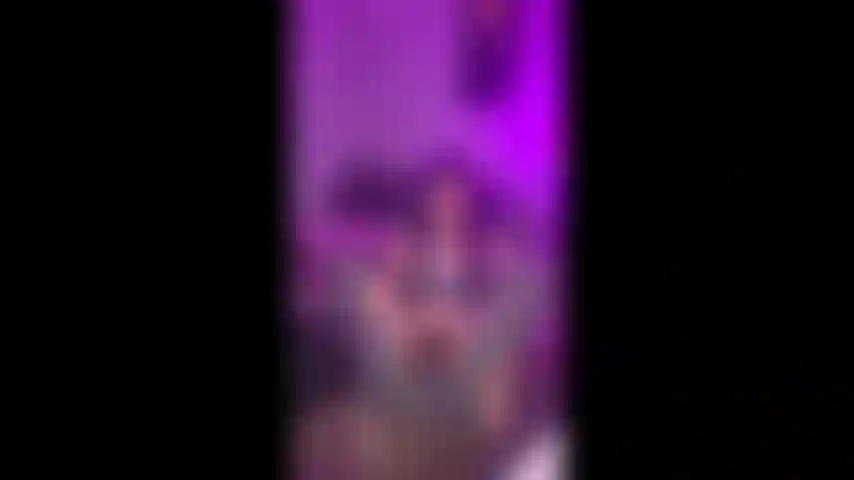 Adorazione dei piedi delle calze sudate.