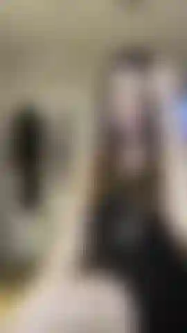 Fumo e masturbandomi.