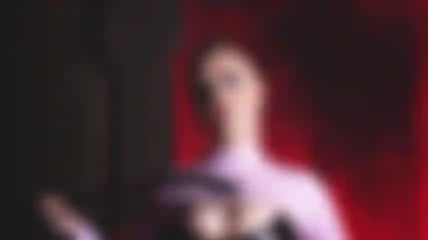 Dipendente dal lattice fetish fem dom.