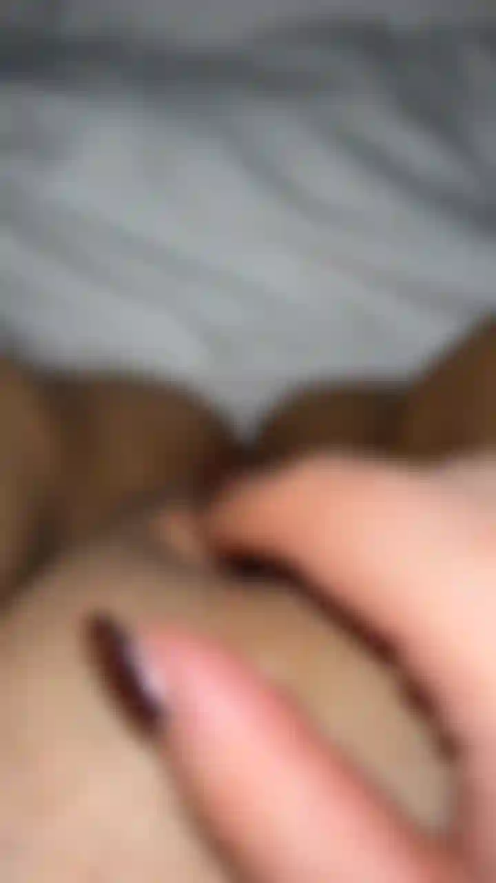 Mi strofino il clitoride <3.