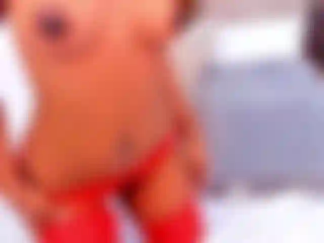 Ti piacerebbe infilare il tuo cazzo quando apro la mia figa?