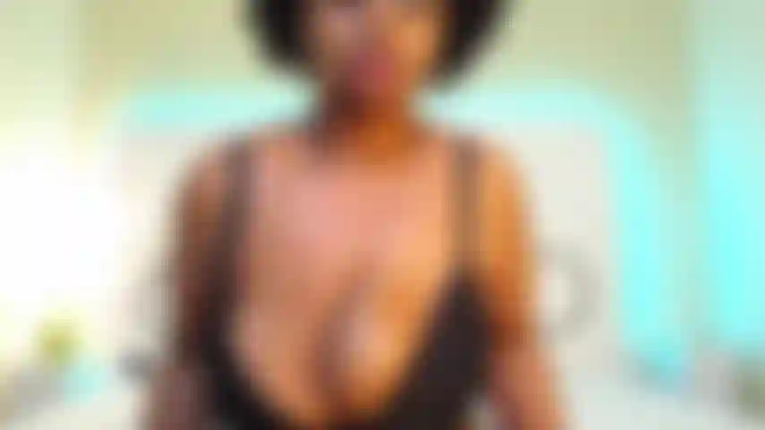 Ho le tette e succhio il cazzo.