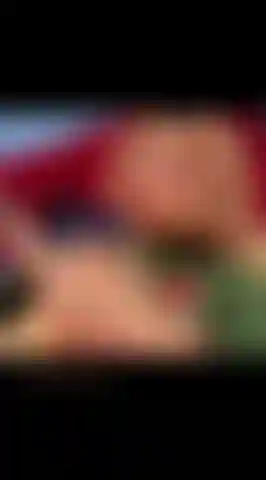 Continua a esercitarti con l'ukulele.