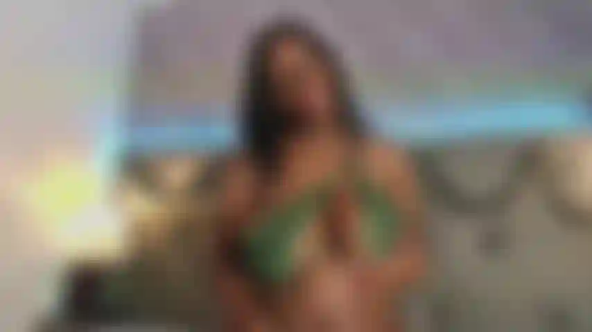 Gioca con le mie grandi tette.