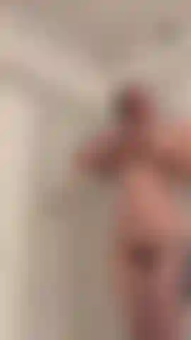 La mia bella figa ha bisogno della tua lingua