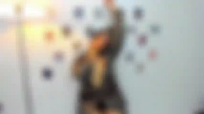 Gioco con piacere con le tette sui miei capezzoli, uso tutti i miei giocattoli per te( . )( . ).