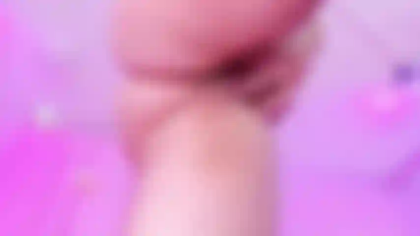 Tremo, sono fradicia e sono a pochi secondi dall'orgasmo.