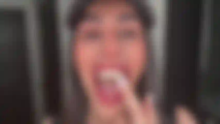 Tour della bocca della gigantessa!