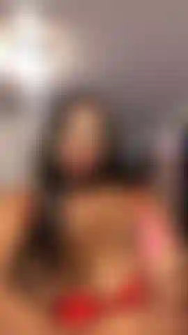 Joi si masturba con le istruzioni.