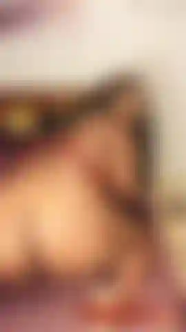 Trina ebano dal grande bottino, che twerka.