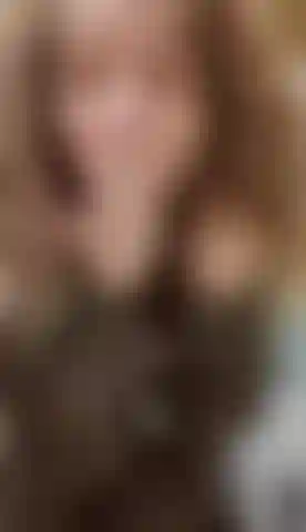 Spogliarello sensuale a corpo intero, sfregamento del clitoride e giochi con la bocca <3.