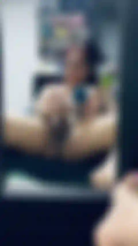 Juliana si masturba.