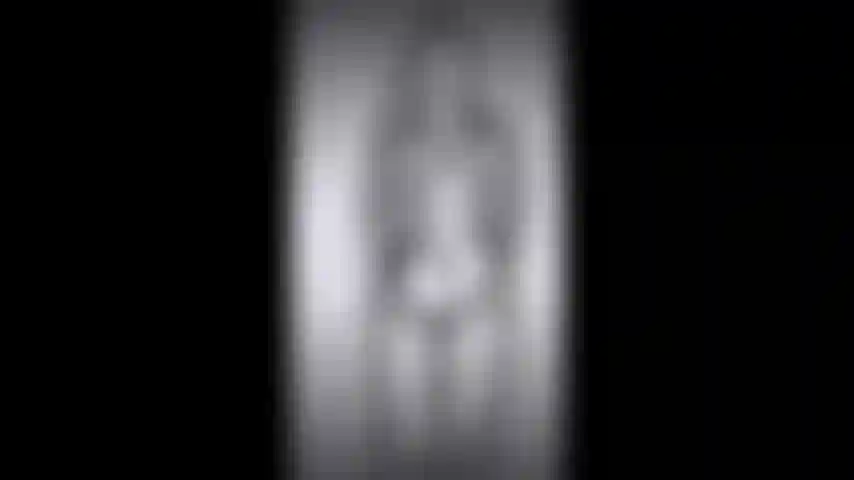 Lasciami essere la tua bambola del cazzo... Scopami la faccia, apri la mia figa stretta e il buco del culo... E rendimi la tua troia!!