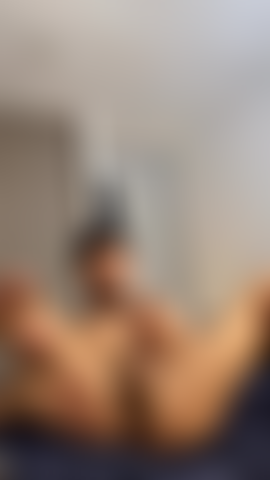 Vengo e mostro il mio buco del culo.