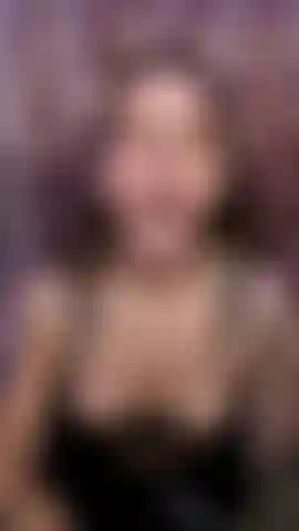 Faccio un pompino sciatto e succhio come una troia.