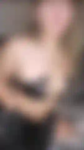 Faccio stretching anale e scopo in abito di pvc.