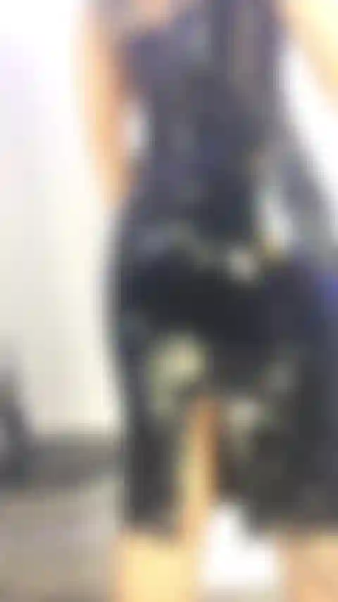 Stuzzicante culo e asmr in pvc.