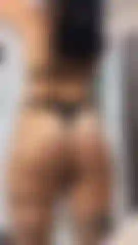 Vieni ad ammirare ogni centimetro del mio corpo. Dal mio set di lingerie preferito a un flash completo delle mie tette, questo tease a figura intera è pieno di pura tentazione.