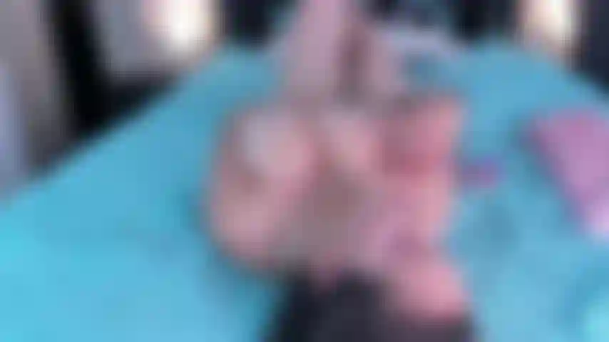 Conto alla rovescia per la tua sborra sulle mie tette.