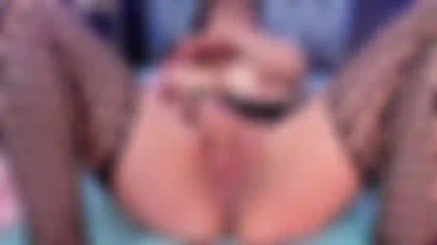 Mi masturbo la mia figa matura finché non riesco a venire.