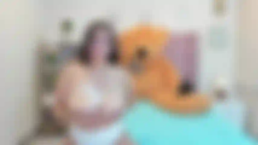 Scopo grandi tette e schiaffi sulle tette !!!