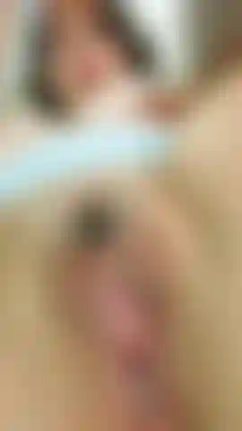 Masturbazione ravvicinata della fica bagnata e orgasmo.