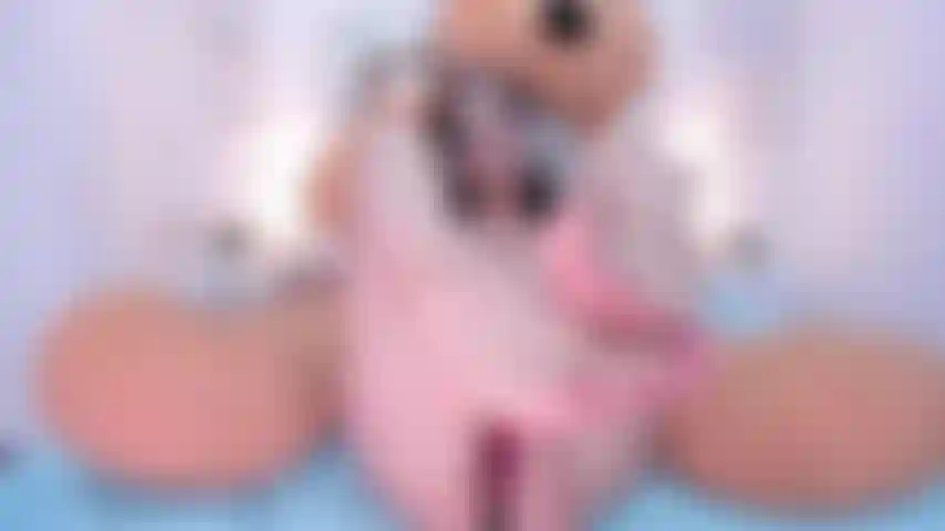 Massaggio ai piedi per un cazzo grosso ed enorme.