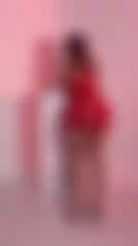 Ragazza in rosso.