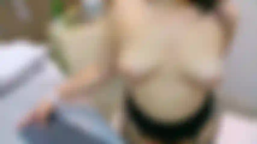 your curvy girl masturbates