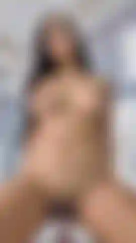Cavalco un grosso dildo.