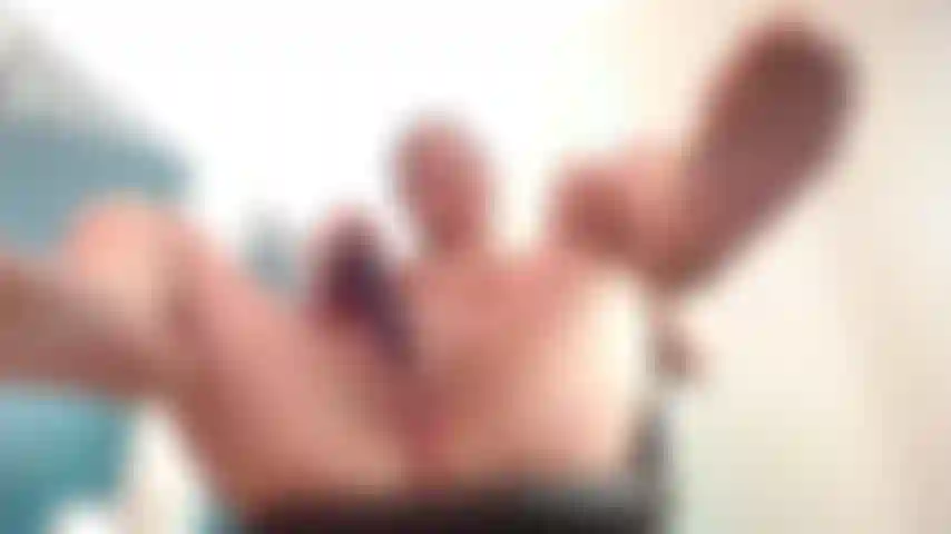 Mi eccita quando inizi a scoparmi sulla sedia. Vieni a scoprire la mia posizione preferita per sentirti così in profondità dentro la mia figa.