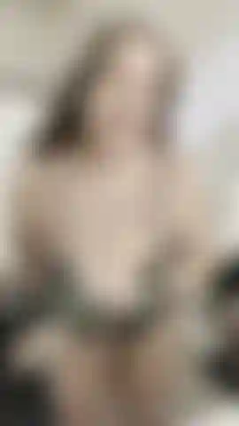 Una tettona tutta naturale che rimbalza in giro.