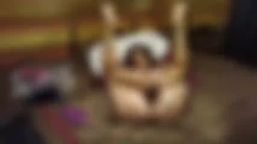 Le gambe all'indietro mi scopano, squirto nella mia doccia, bj e un giocattolo in stile cagnolino in primo piano che scopa, divertente parlare sporco!