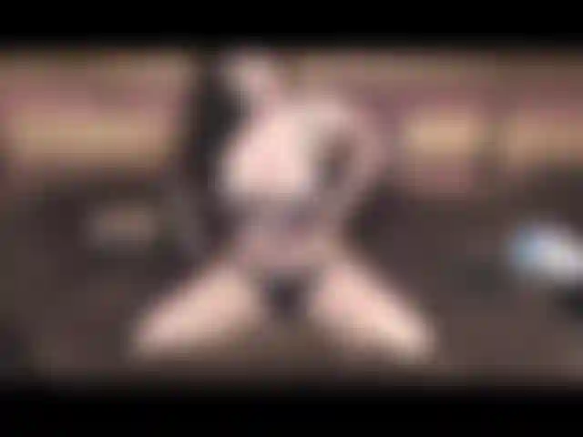 Gioco di sperma sulle mutandine.