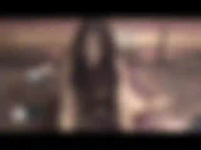 Guardami mentre mi scendo dopo che mi sono messo i collant per te, poi mi cambio in più mutandine, le riempio, primi piani della mia figa con piercing, divertimento con chiacchiere sporche!