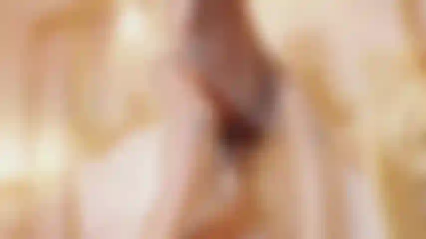 Di classe ma eccitata.